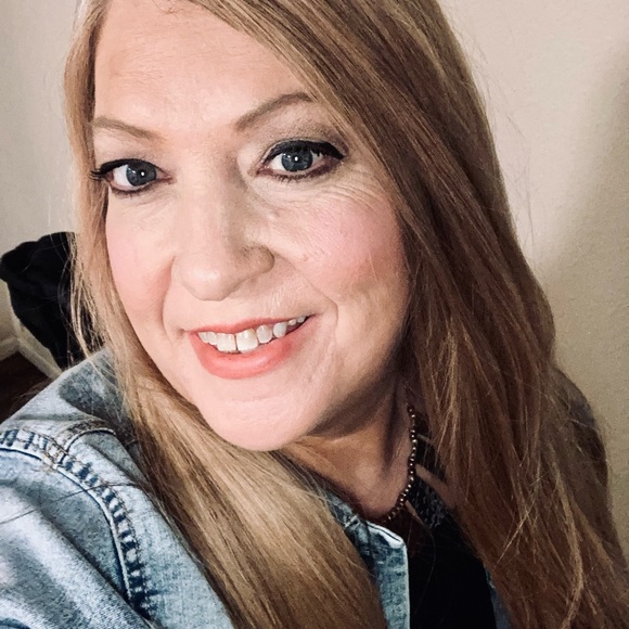 Meet your Posher, Debra - Picture 1 of 1